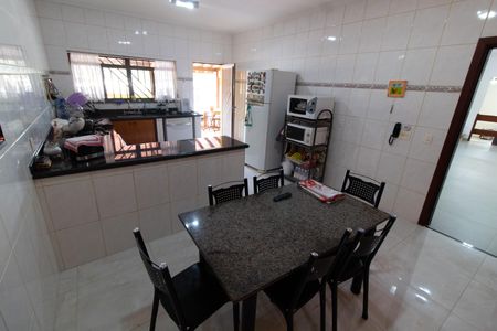 Casa à venda com 450m², 4 quartos e 5 vagasCOZINHA