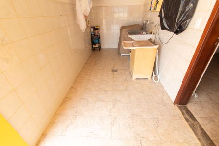 Casa à venda com 450m², 4 quartos e 5 vagasÁREA DE SERVIÇO