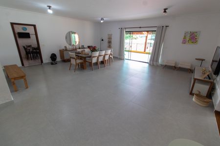 Casa à venda com 450m², 4 quartos e 5 vagasSALA DE JANTAR