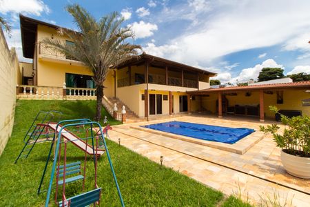 Casa à venda com 450m², 4 quartos e 5 vagasFACHADA FUNDOS