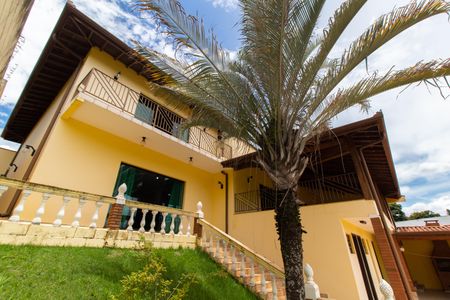 Casa à venda com 450m², 4 quartos e 5 vagasFACHADA FUNDOS