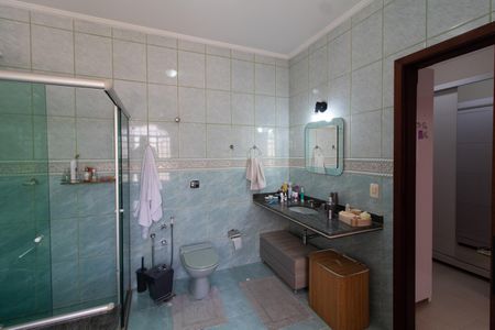 Casa à venda com 450m², 4 quartos e 5 vagasBANHEIRO DA SUITE 1