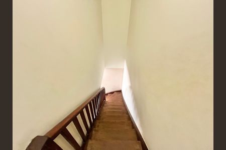 Casa à venda com 450m², 6 quartos e 4 vagasEscada