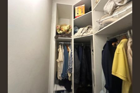 Apartamento à venda com 59m², 2 quartos e 1 vaga Apartamento à venda com 59m², 2 quartos e 1 vagaCloset da suíte