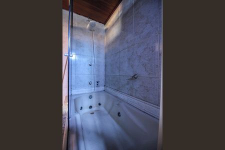 Casa para alugar com 300m², 3 quartos e 2 vagas Casa para alugar com 300m², 3 quartos e 2 vagasBanheiro da Suíte