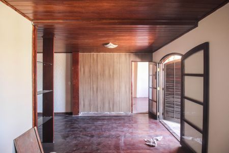 Casa para alugar com 3 quartos, 300m² em Centro, Belford Roxo