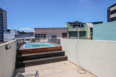 Casa para alugar com 300m², 3 quartos e 2 vagas Casa para alugar com 300m², 3 quartos e 2 vagasPiscina