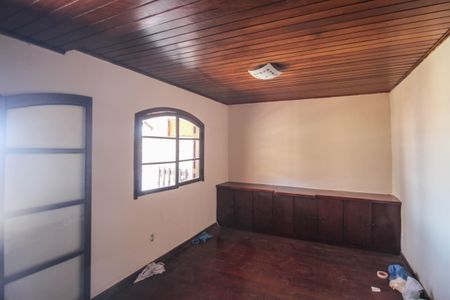 Casa para alugar com 300m², 3 quartos e 2 vagas Casa para alugar com 300m², 3 quartos e 2 vagasSala