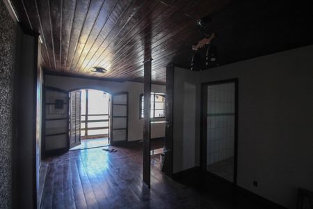 Casa para alugar com 300m², 3 quartos e 2 vagas Casa para alugar com 300m², 3 quartos e 2 vagasSala