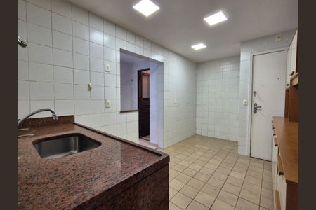 Apartamento para alugar com 250m², 4 quartos e 2 vagas Apartamento para alugar com 250m², 4 quartos e 2 vagasCozinha