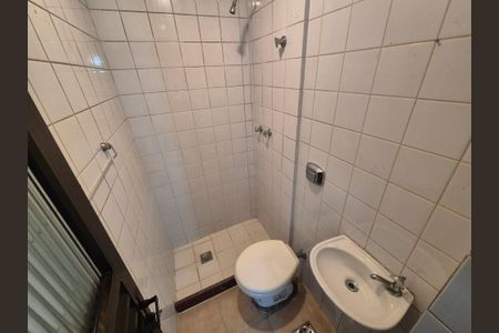 Apartamento para alugar com 250m², 4 quartos e 2 vagas Apartamento para alugar com 250m², 4 quartos e 2 vagasBanheiro de Serviço