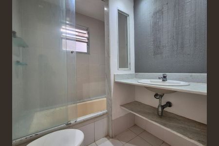 Apartamento para alugar com 250m², 4 quartos e 2 vagas Apartamento para alugar com 250m², 4 quartos e 2 vagasBanheiro