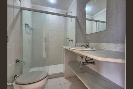 Apartamento para alugar com 250m², 4 quartos e 2 vagas Apartamento para alugar com 250m², 4 quartos e 2 vagasBanheiro