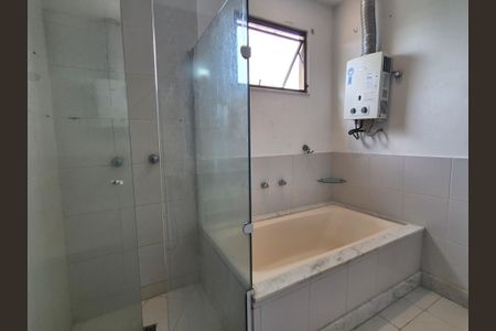 Apartamento para alugar com 250m², 4 quartos e 2 vagas Apartamento para alugar com 250m², 4 quartos e 2 vagasBanheiro