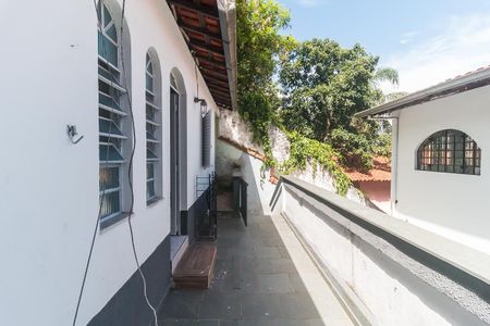 Casa para alugar com 560m², 4 quartos e 5 vagasEdícula