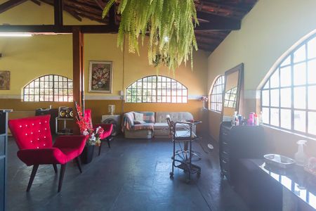 Casa para alugar com 560m², 4 quartos e 5 vagasSalão