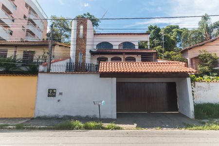 Casa para alugar com 560m², 4 quartos e 5 vagasFachada