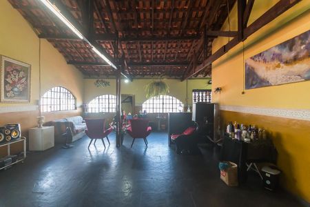 Casa para alugar com 560m², 4 quartos e 5 vagasSalão