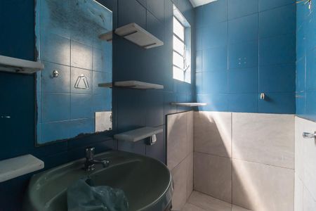 Casa para alugar com 560m², 4 quartos e 5 vagasBanheiro da Edícula