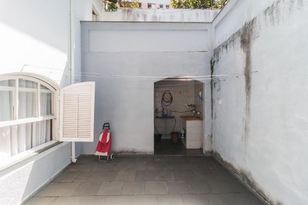 Casa para alugar com 560m², 4 quartos e 5 vagasQuintal dos Fundos