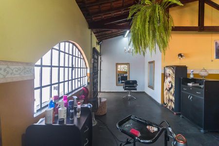 Casa para alugar com 560m², 4 quartos e 5 vagasSalão