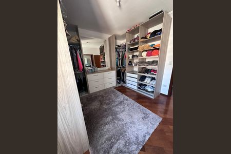 Casa de condomínio para alugar com 357m², 4 quartos e 4 vagas Casa de condomínio para alugar com 357m², 4 quartos e 4 vagascloset