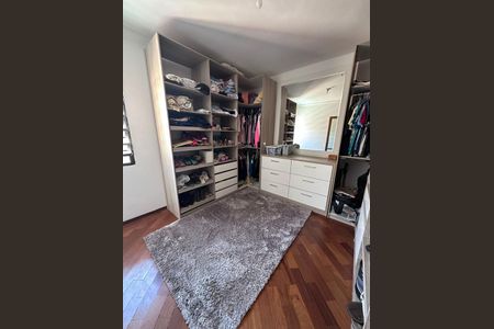 Casa de condomínio para alugar com 357m², 4 quartos e 4 vagas Casa de condomínio para alugar com 357m², 4 quartos e 4 vagascloset