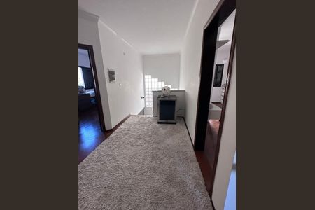 escada de casa de condomínio para alugar com 4 quartos, 357m² em Vila Zeze, Jacareí