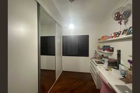 Casa de condomínio para alugar com 357m², 4 quartos e 4 vagas Casa de condomínio para alugar com 357m², 4 quartos e 4 vagasQuarto