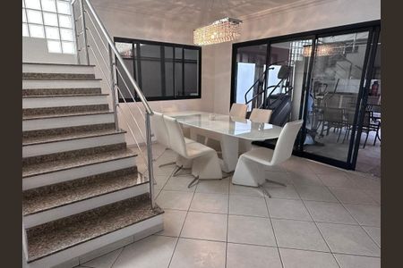 Sala de casa de condomínio para alugar com 4 quartos, 357m² em Vila Zeze, Jacareí