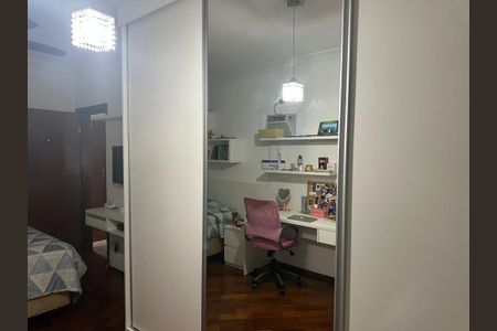 Casa de condomínio para alugar com 357m², 4 quartos e 4 vagas Casa de condomínio para alugar com 357m², 4 quartos e 4 vagasQuarto