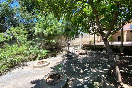 Casa à venda com 300m², 5 quartos e 2 vagas Casa à venda com 300m², 5 quartos e 2 vagasPomar