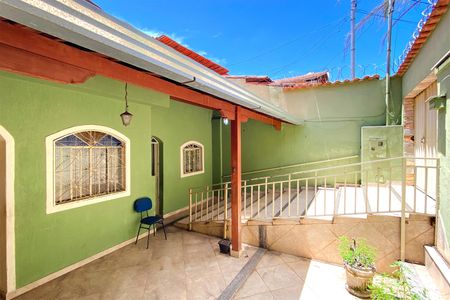 Casa à venda com 300m², 5 quartos e 2 vagas Casa à venda com 300m², 5 quartos e 2 vagasVaranda