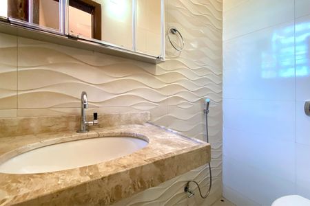 Casa à venda com 300m², 5 quartos e 2 vagas