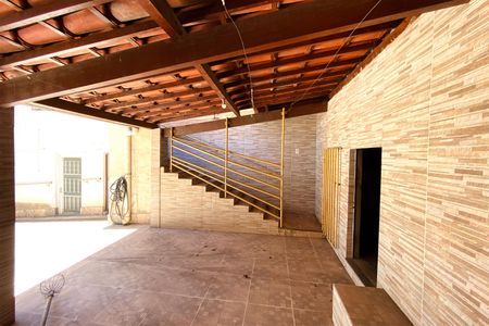 Casa à venda com 300m², 5 quartos e 2 vagas