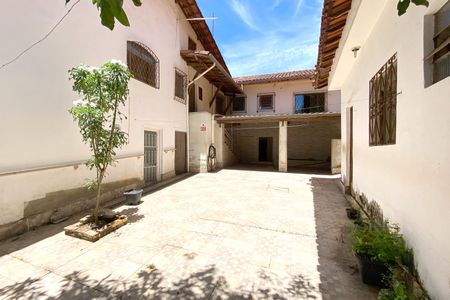 Casa à venda com 300m², 5 quartos e 2 vagas Casa à venda com 300m², 5 quartos e 2 vagasQuintal