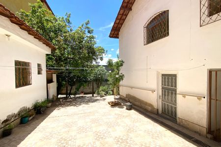 Casa à venda com 300m², 5 quartos e 2 vagas Casa à venda com 300m², 5 quartos e 2 vagasQuintal