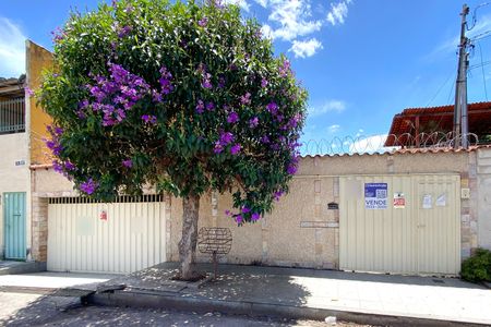 Casa à venda com 300m², 5 quartos e 2 vagas