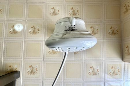 Casa à venda com 130m², 2 quartos e 2 vagasBanheiro 