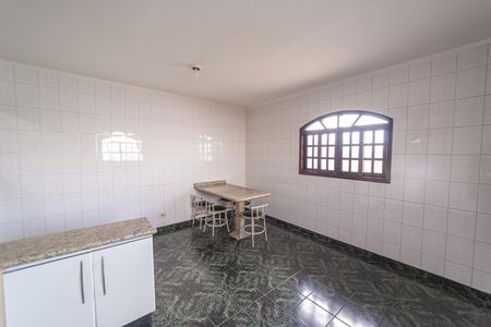 Casa para alugar com 228m², 2 quartos e 4 vagasCozinha