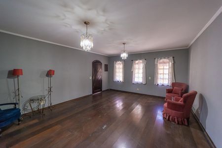 Casa para alugar com 228m², 2 quartos e 4 vagasSala