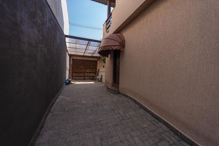 Casa para alugar com 228m², 2 quartos e 4 vagasEntrada