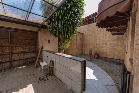 Casa para alugar com 228m², 2 quartos e 4 vagasEntrada