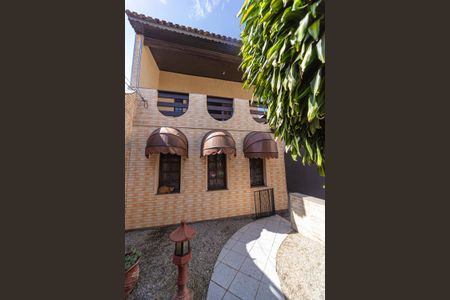 Casa para alugar com 228m², 2 quartos e 4 vagasEntrada