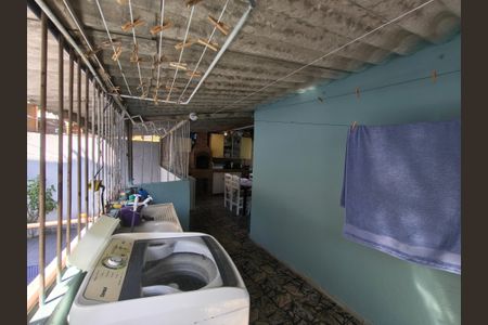 Casa à venda com 216m², 4 quartos e 2 vagas Casa à venda com 216m², 4 quartos e 2 vagasÁrea de Serviço