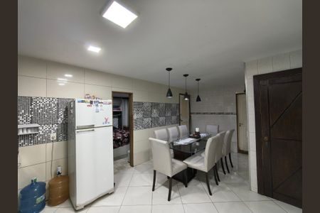 Casa à venda com 216m², 4 quartos e 2 vagas Casa à venda com 216m², 4 quartos e 2 vagasCozinha