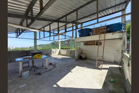 Casa à venda com 216m², 4 quartos e 2 vagas Casa à venda com 216m², 4 quartos e 2 vagasTerraço