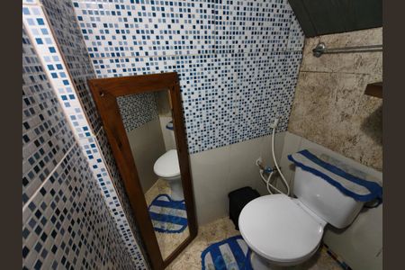 Casa à venda com 216m², 4 quartos e 2 vagas Casa à venda com 216m², 4 quartos e 2 vagasBanheiro