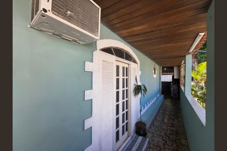 Casa à venda com 216m², 4 quartos e 2 vagas Casa à venda com 216m², 4 quartos e 2 vagasVaranda