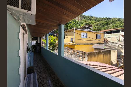 Casa à venda com 216m², 4 quartos e 2 vagas Casa à venda com 216m², 4 quartos e 2 vagasVaranda